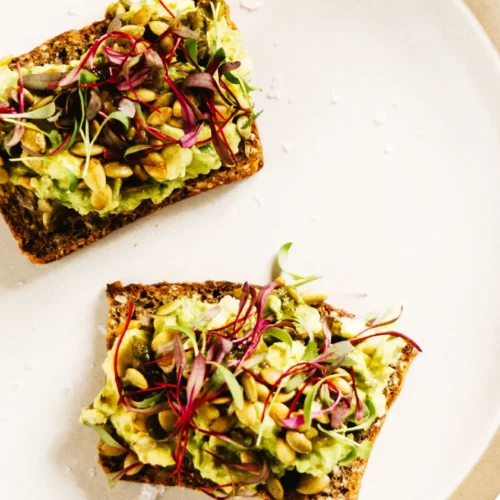 guacamole-smorrebrod-with-roasted-poblano